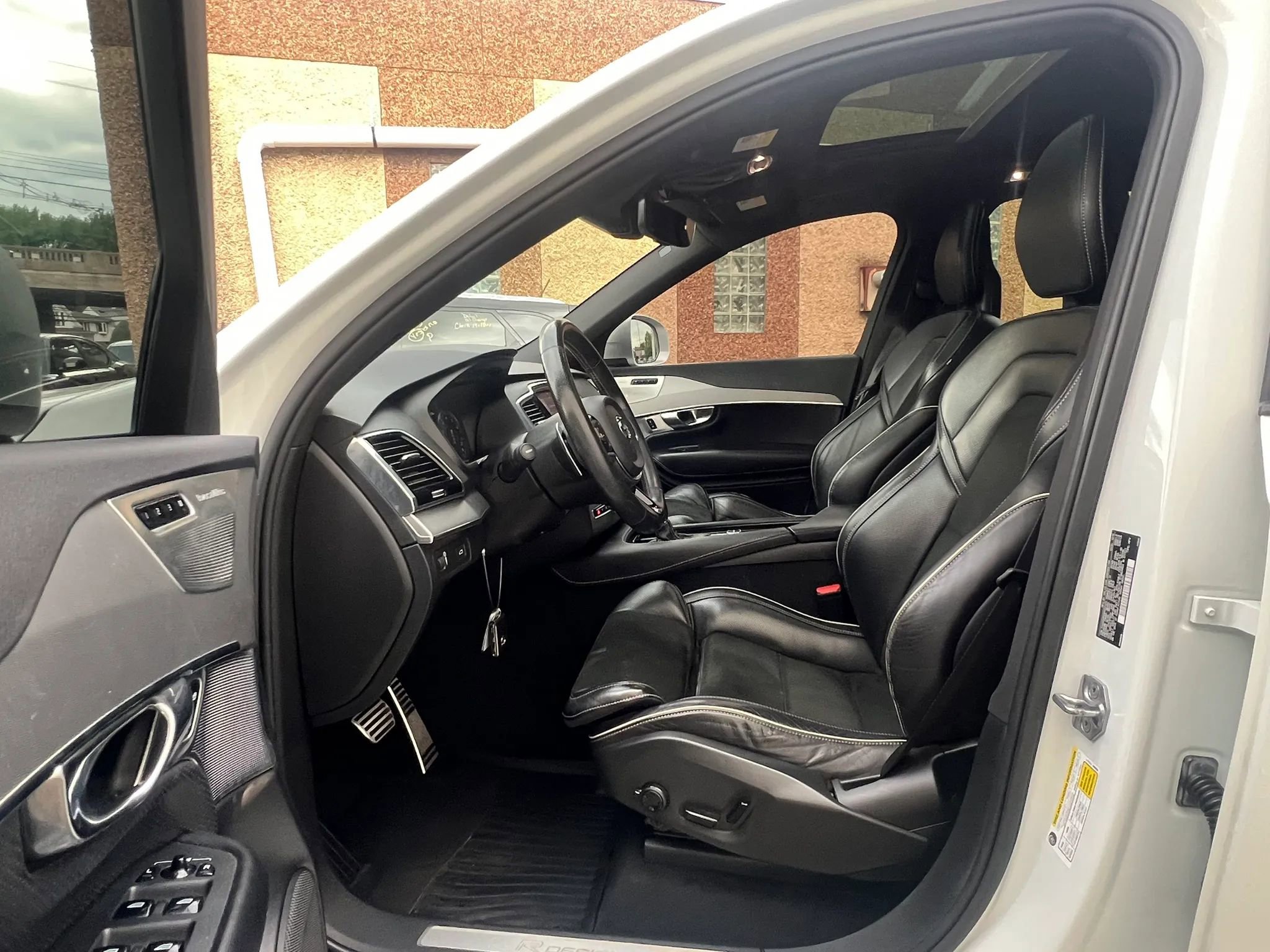 Used 2017 Volvo XC90 T6 R-Design w/ Vision Package AWD/4WD image 26