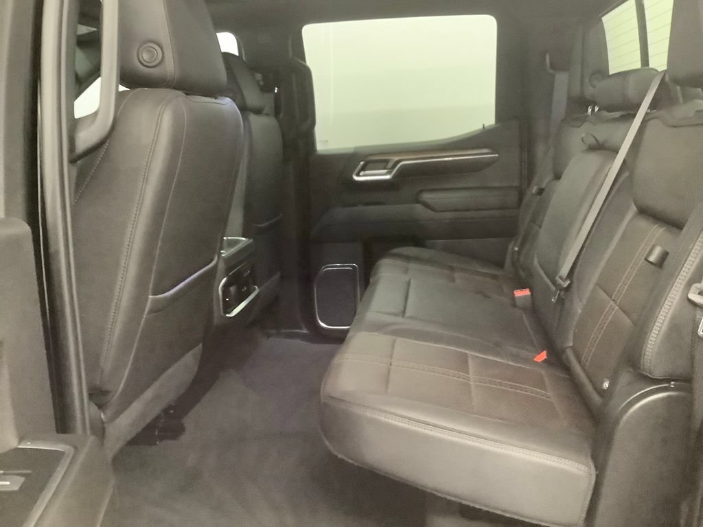 Used 2022 Chevrolet Silverado 1500 High Country w/ High Country Premium Package AWD/4WD image 6