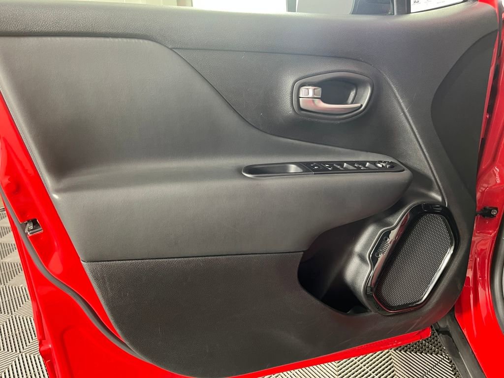 Used 2022 Jeep Renegade Altitude image 10