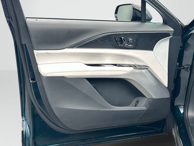 Used 2026 Cadillac Lyriq Premium Luxury w/ LPO, Floor Liner Package AWD/4WD image 8