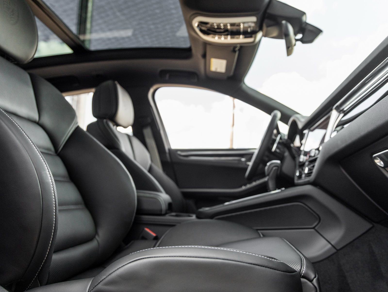 New 2026 Porsche Macan Turbo image 46