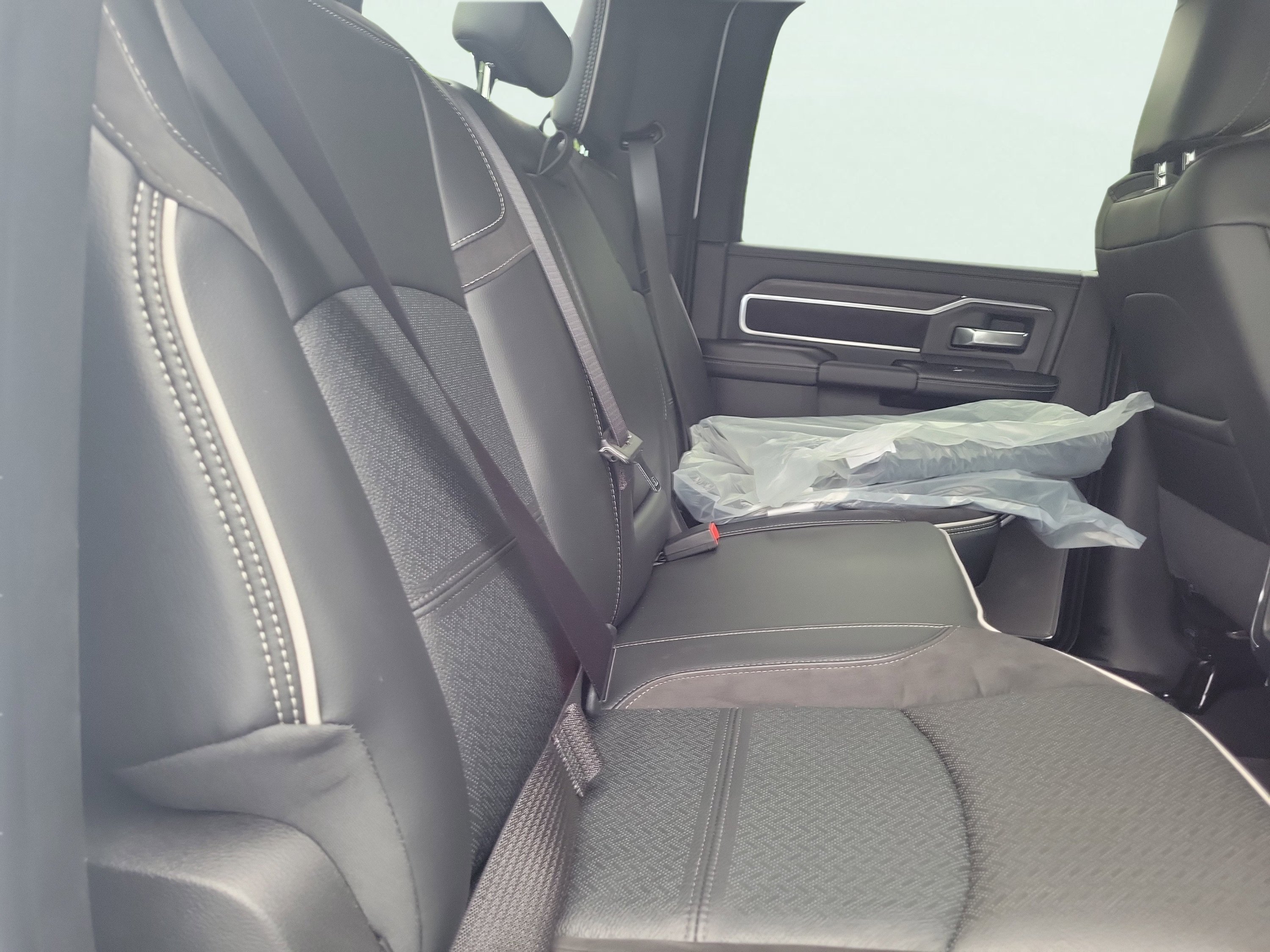 New 2026 RAM 2500 Laramie AWD/4WD image 14