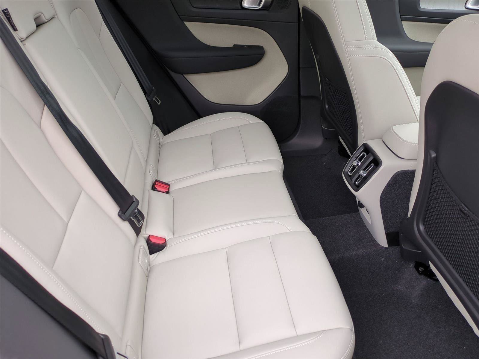 New 2026 Volvo XC40 B5 Ultra w/ Climate Package AWD/4WD image 19
