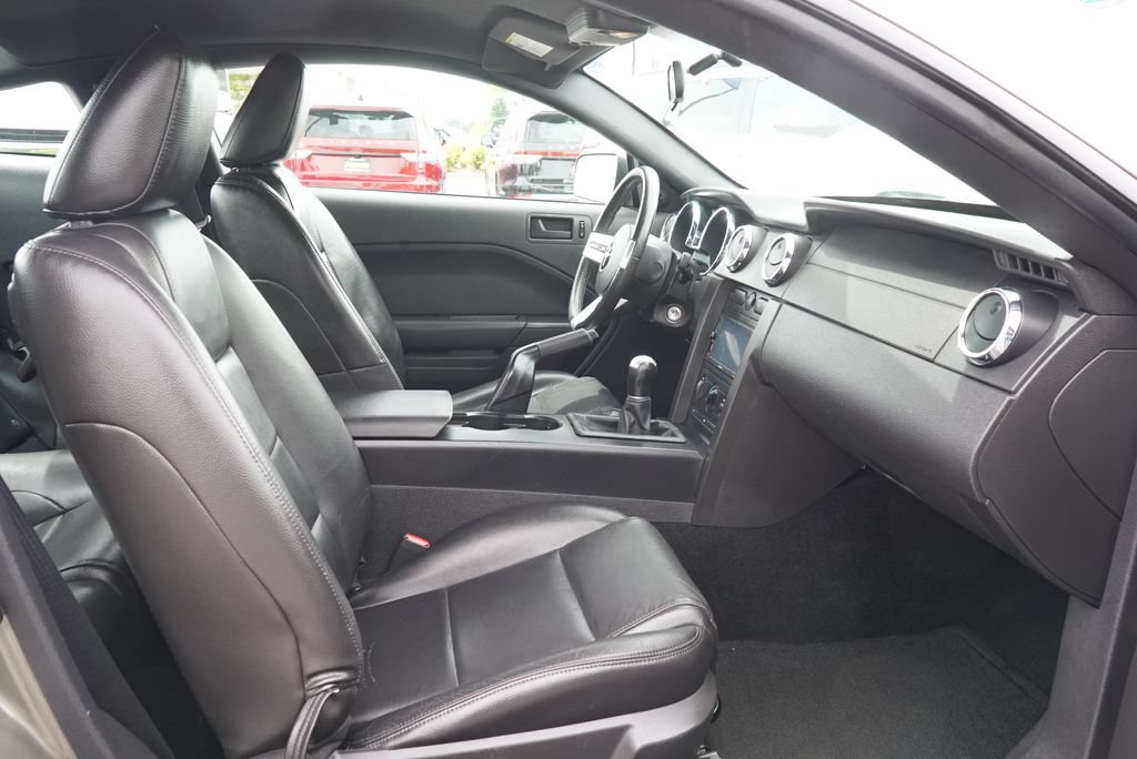 Used 2005 Ford Mustang Premium RWD image 9
