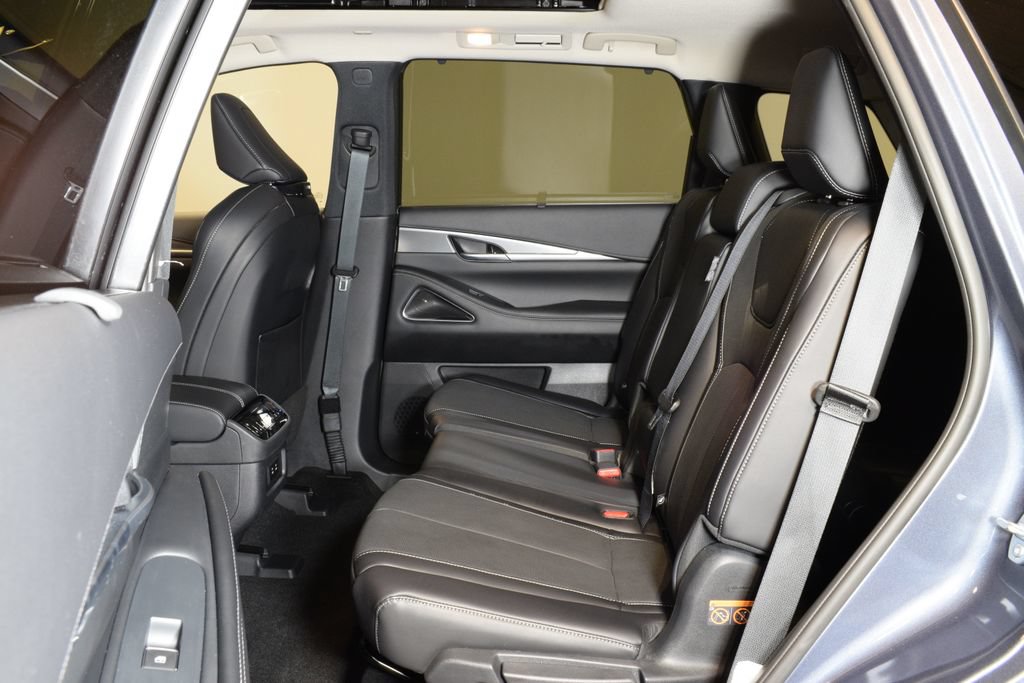 Certified 2026 INFINITI QX60 Luxe w/ Family Package AWD/4WD image 28