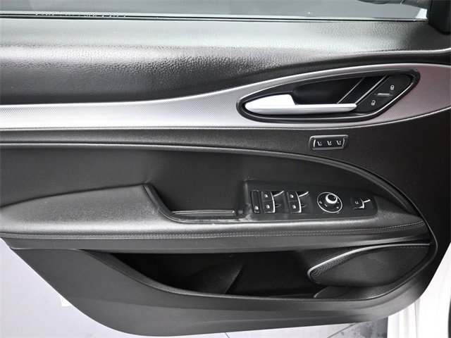 Used 2022 Alfa Romeo Stelvio Veloce image 5