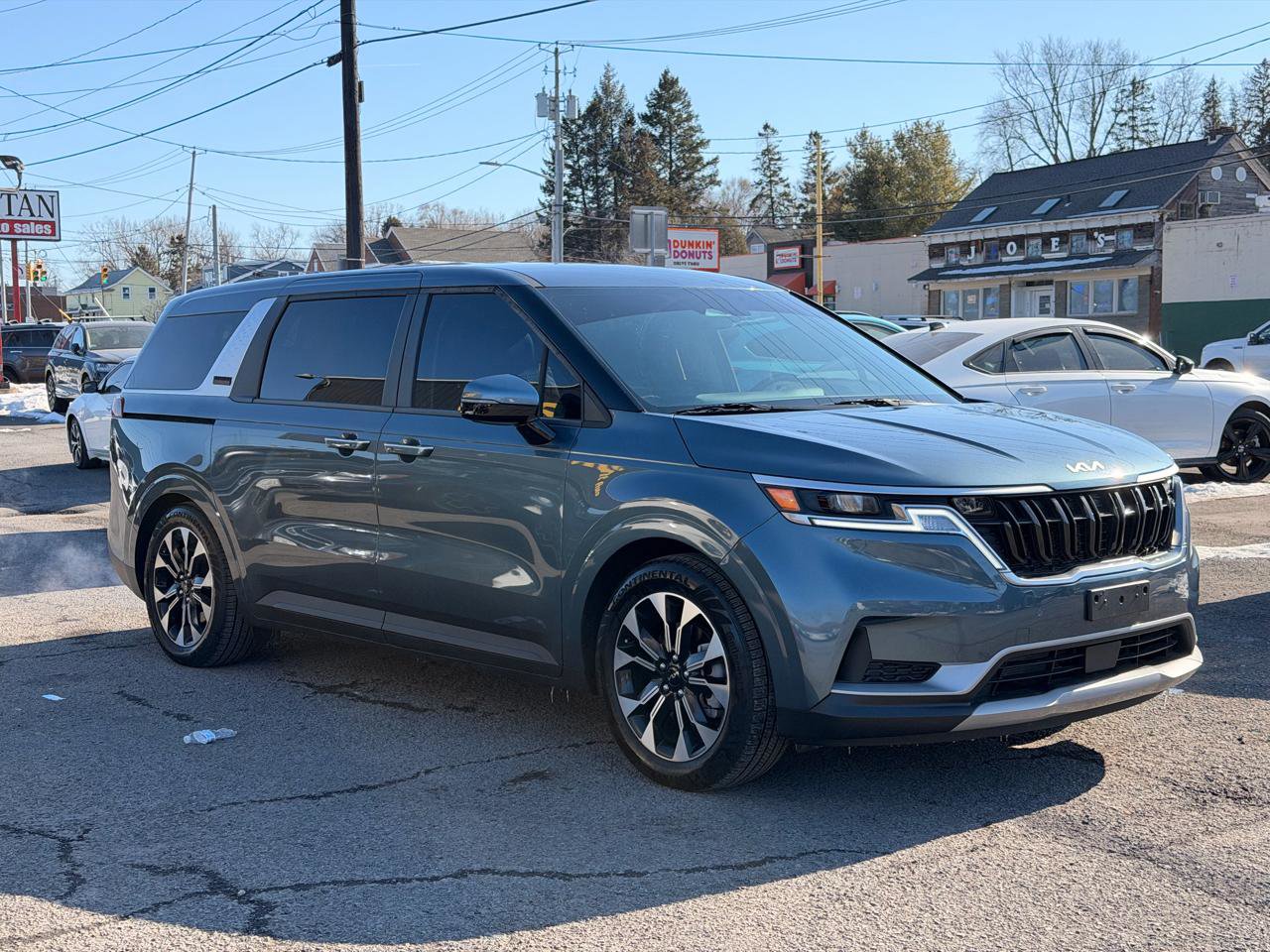 Used 2024 Kia Carnival EX image 3