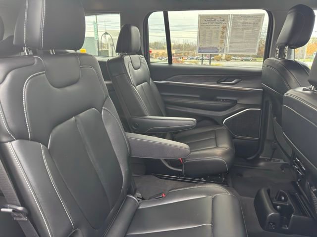 Used 2022 Jeep Grand Cherokee L Limited image 17