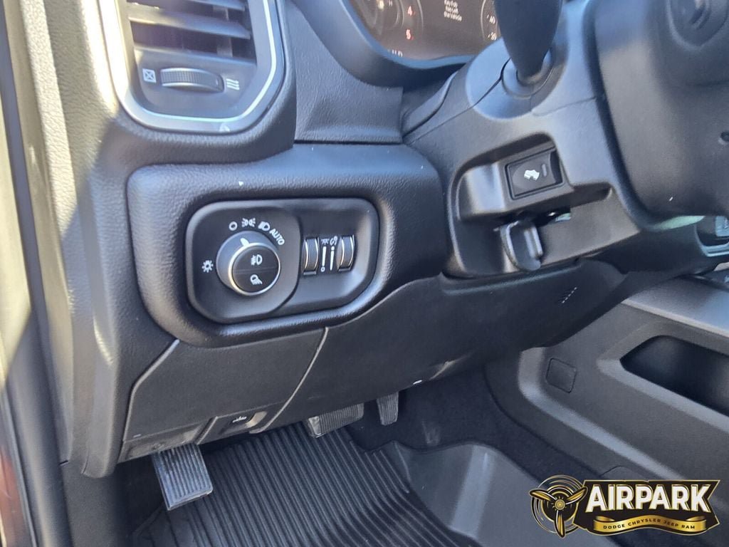 New 2026 RAM 2500 Laramie AWD/4WD image 24