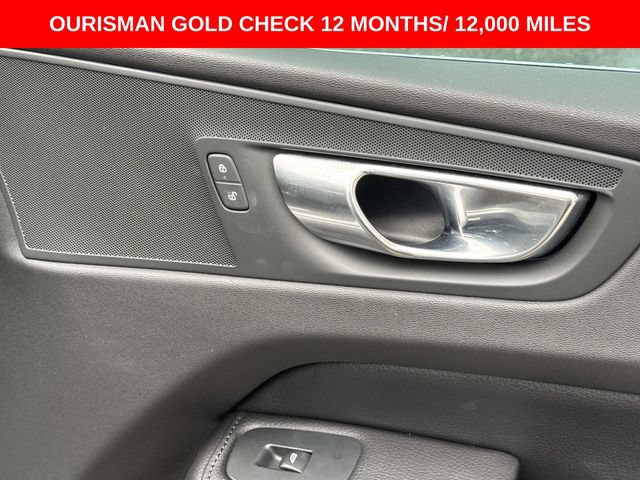 Used 2021 Volvo XC60 T5 Momentum w/ Premium Package FWD image 9