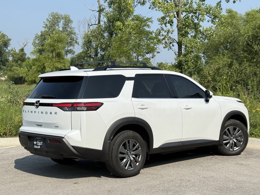 Certified 2025 Nissan Pathfinder SV image 6