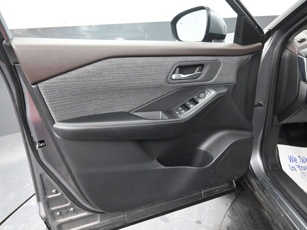 Used 2023 Nissan Rogue SV image 27