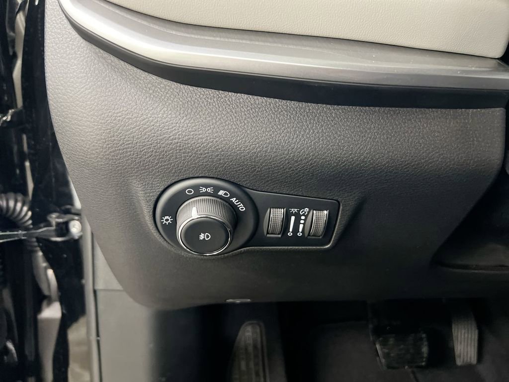 New 2026 Jeep Compass Limited image 17