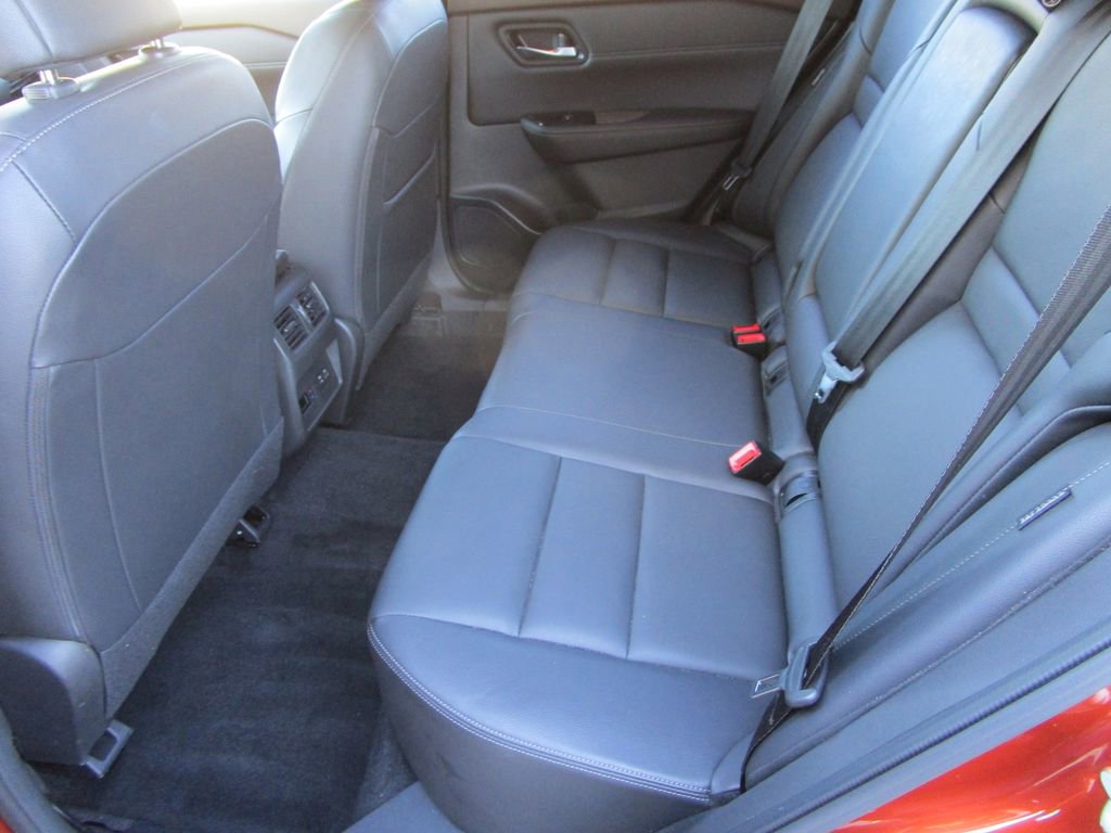 Used 2023 Nissan Rogue SL w/ SL Premium Package FWD image 17