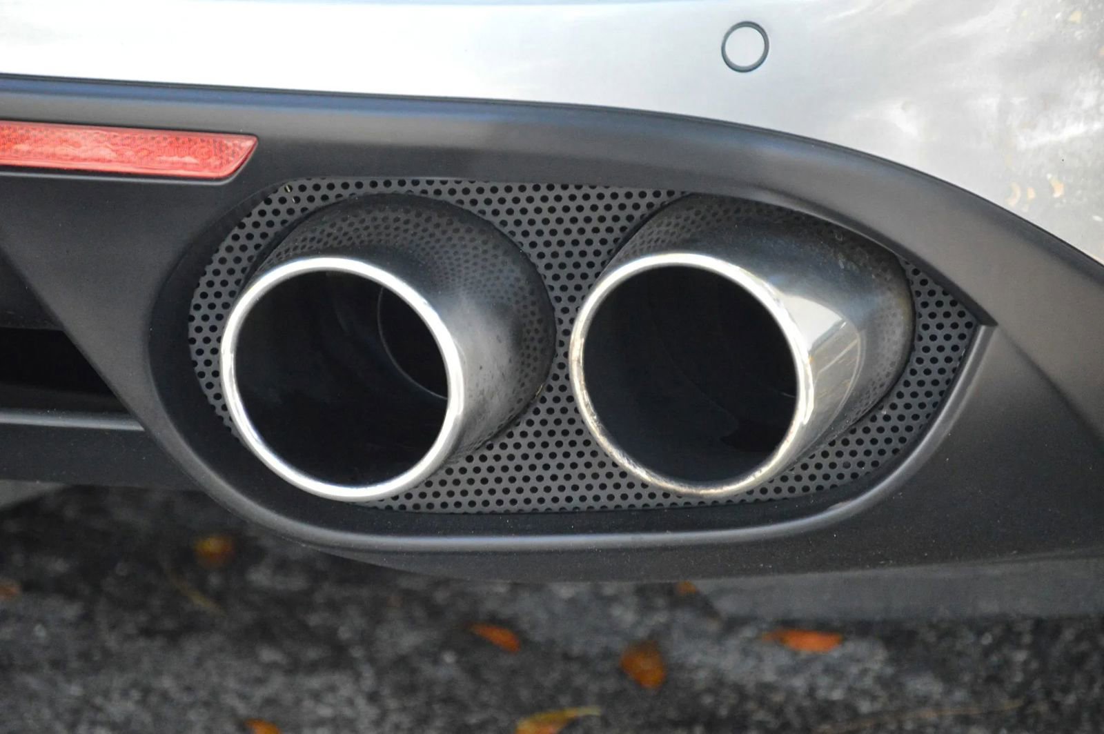 Used 2015 Ferrari California T image 21