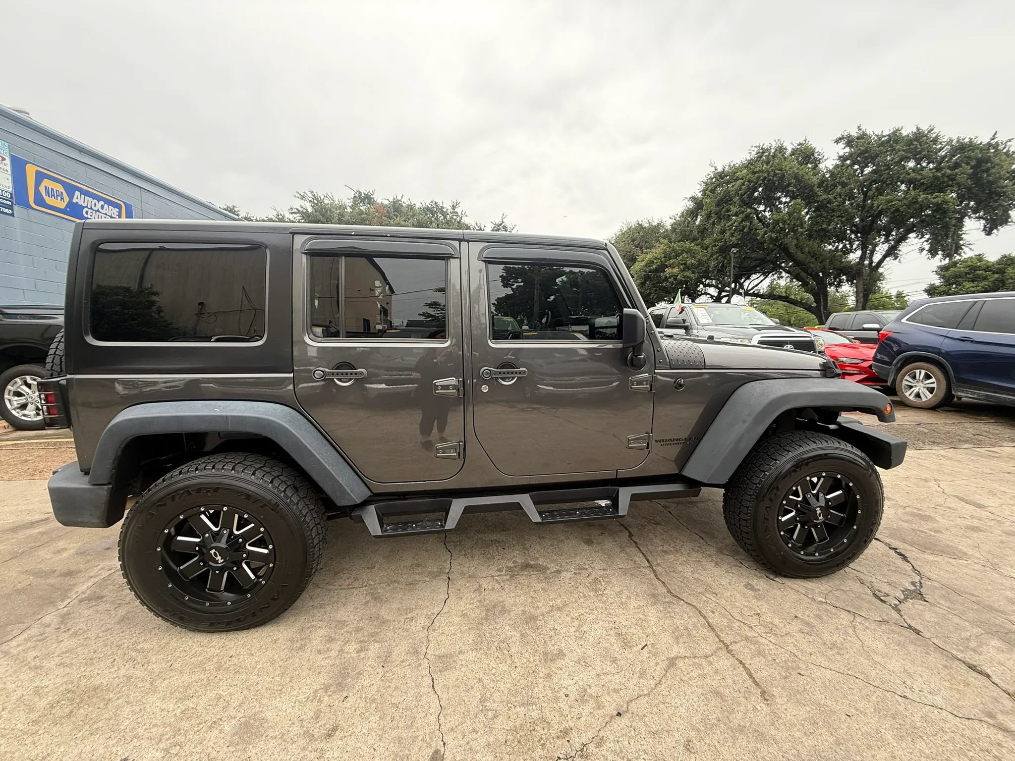 Used 2017 Jeep Wrangler Unlimited Sport w/ Quick Order Package 24S AWD/4WD image 7