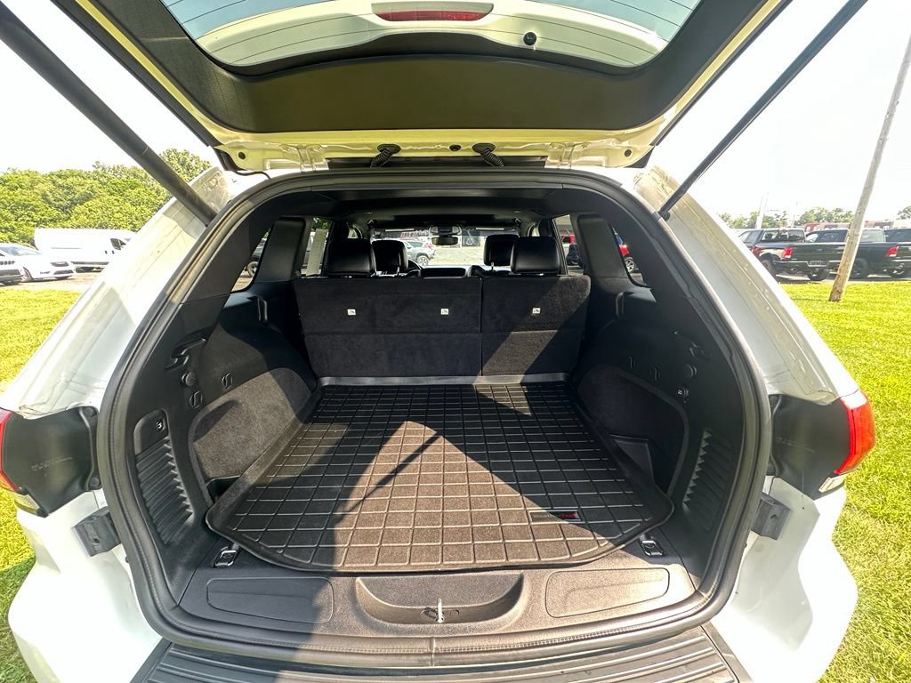 Used 2020 Jeep Grand Cherokee Altitude RWD image 11