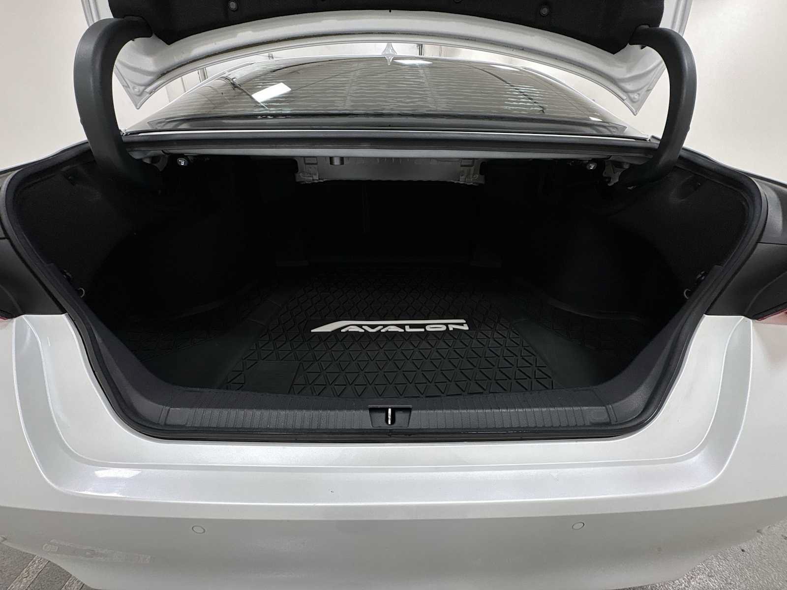 Certified 2020 Toyota Avalon Limited w/ Advanced Safety Package FWD image 28