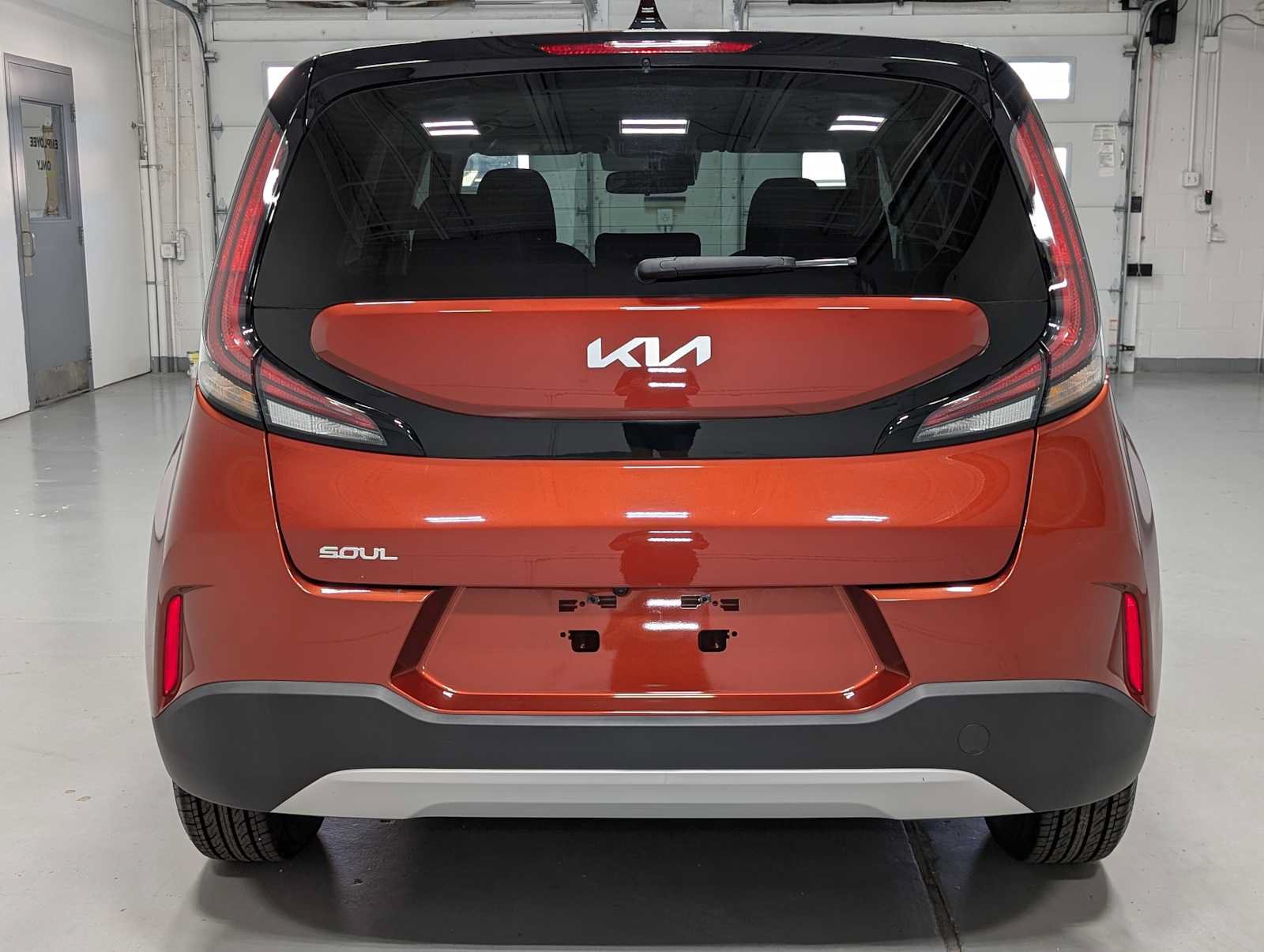 Certified 2023 Kia Soul LX w/ LX Technology Package FWD image 9