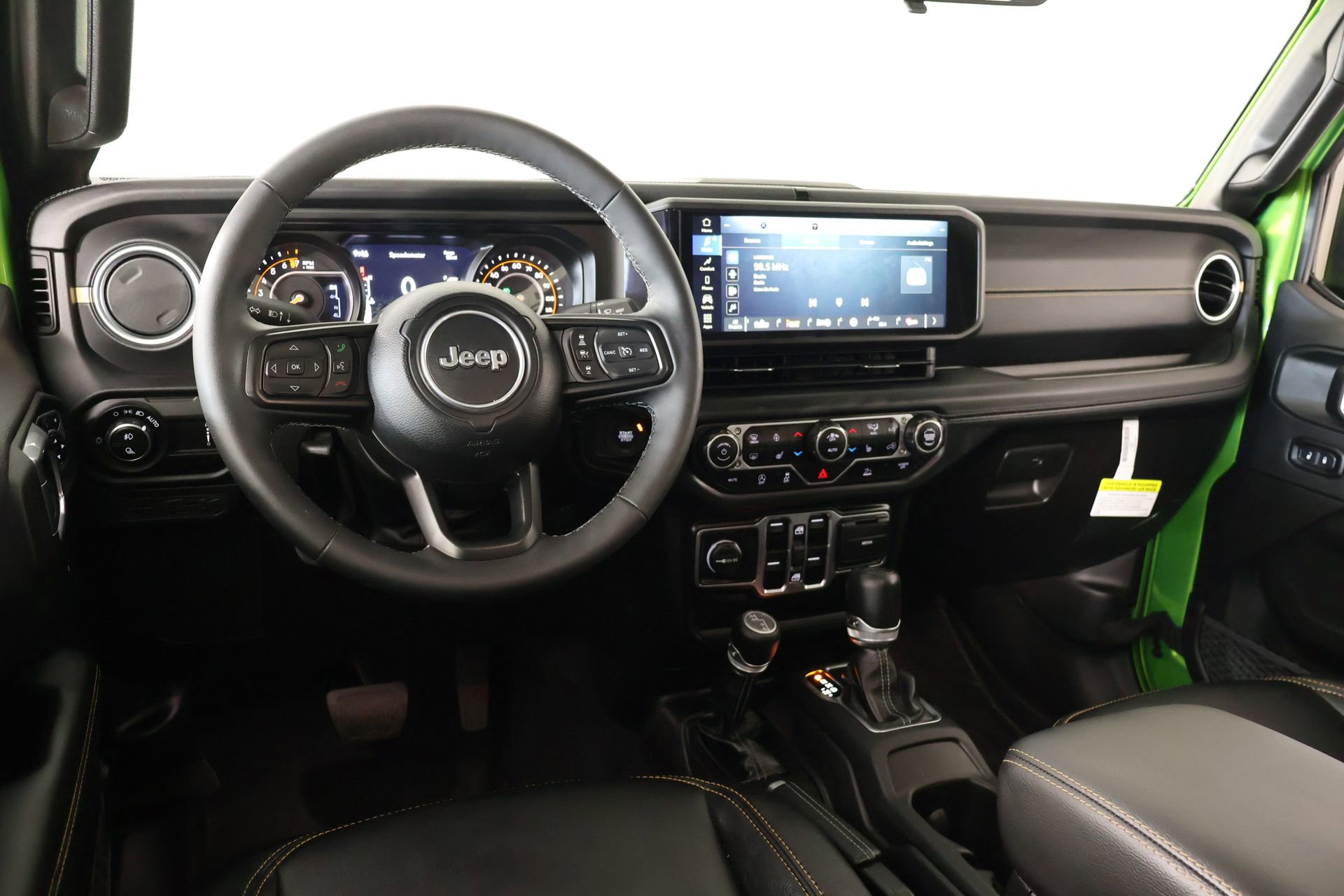 New 2025 Jeep Gladiator Sport AWD/4WD image 2
