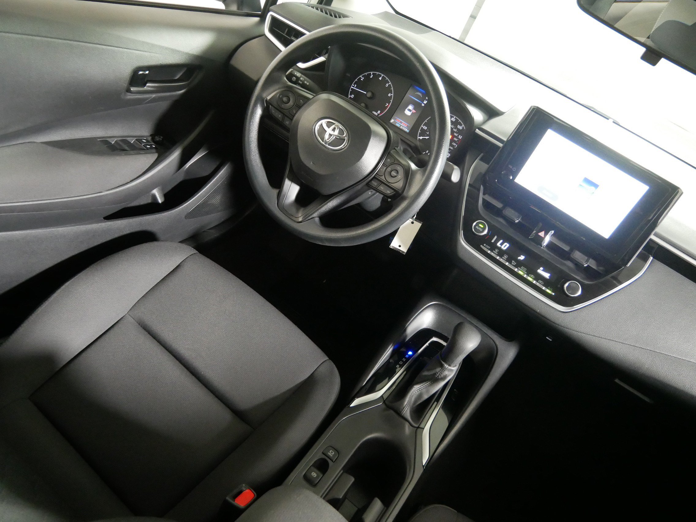 Used 2024 Toyota Corolla LE FWD image 9