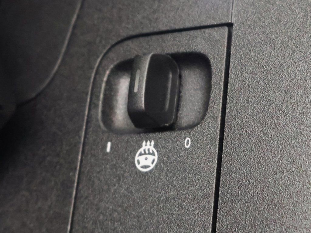 Used 2025 Mercedes-Benz GLA 250 4MATIC image 41