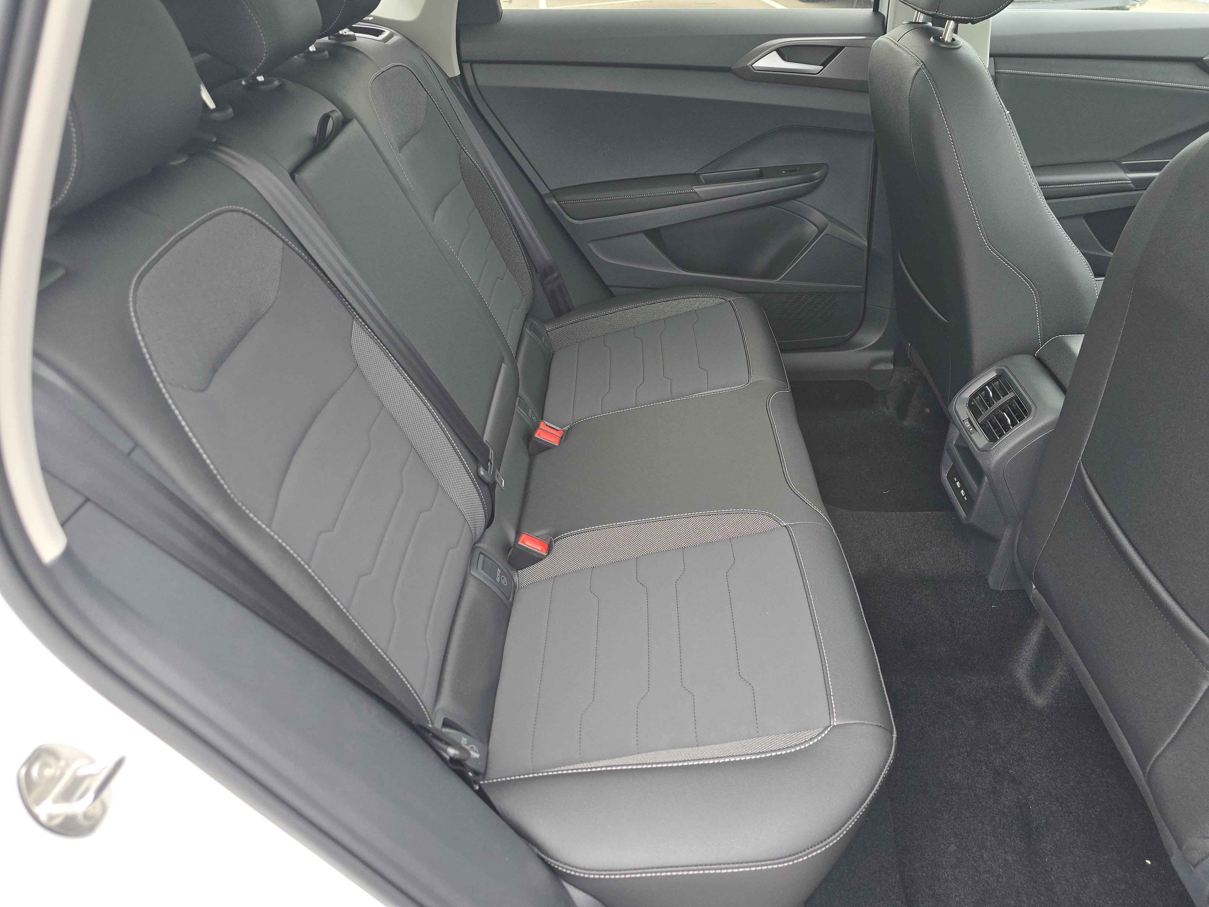 New 2026 Volkswagen Taos SE AWD/4WD image 16