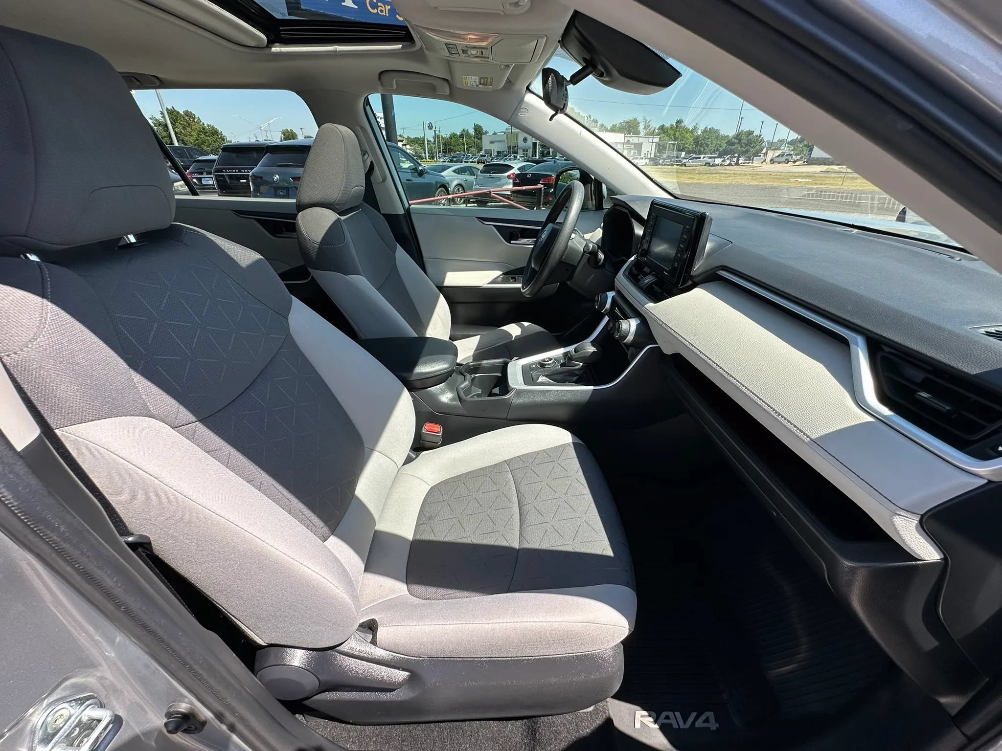 Used 2021 Toyota RAV4 XLE w/ Convenience Package AWD/4WD image 13