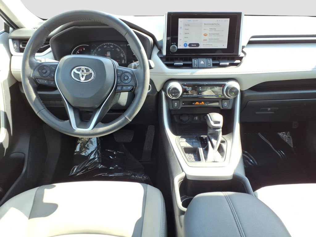 Used 2023 Toyota RAV4 XLE Premium image 13