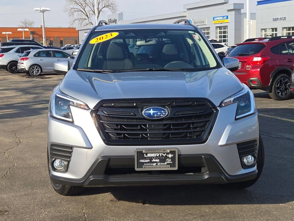 Used 2023 Subaru Forester Premium image 3