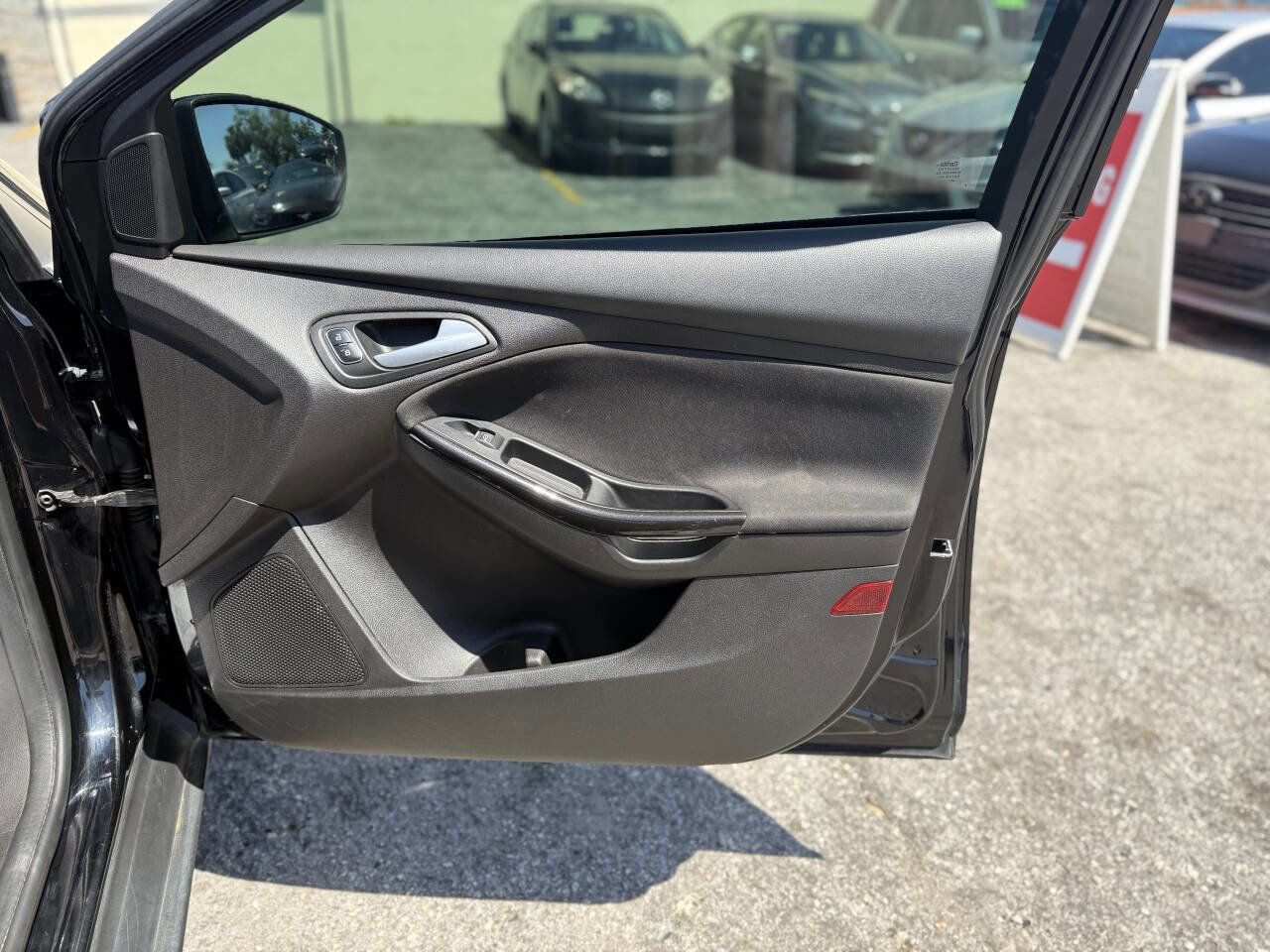 Used 2017 Ford Focus Titanium FWD image 26