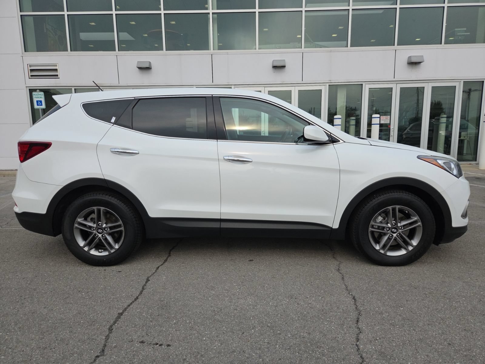 Used 2018 Hyundai Santa Fe Sport FWD image 2