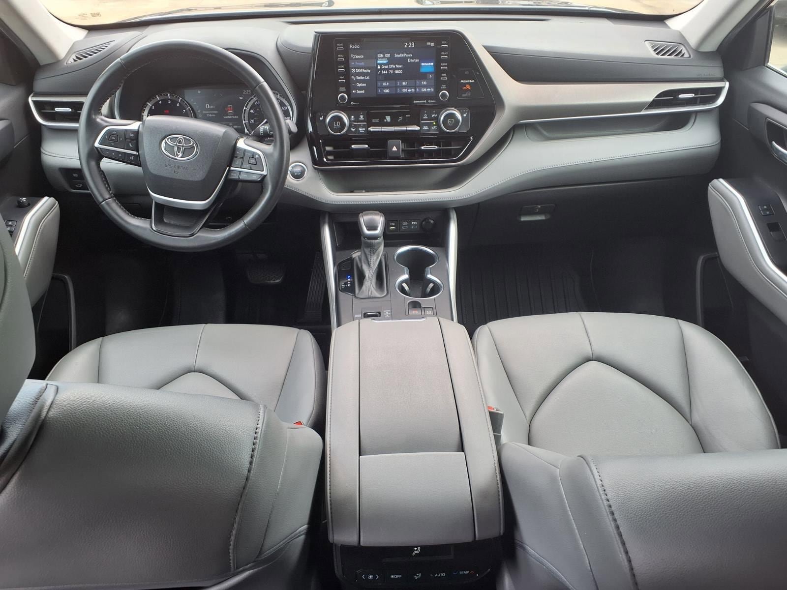 Used 2022 Toyota Highlander XLE FWD image 11