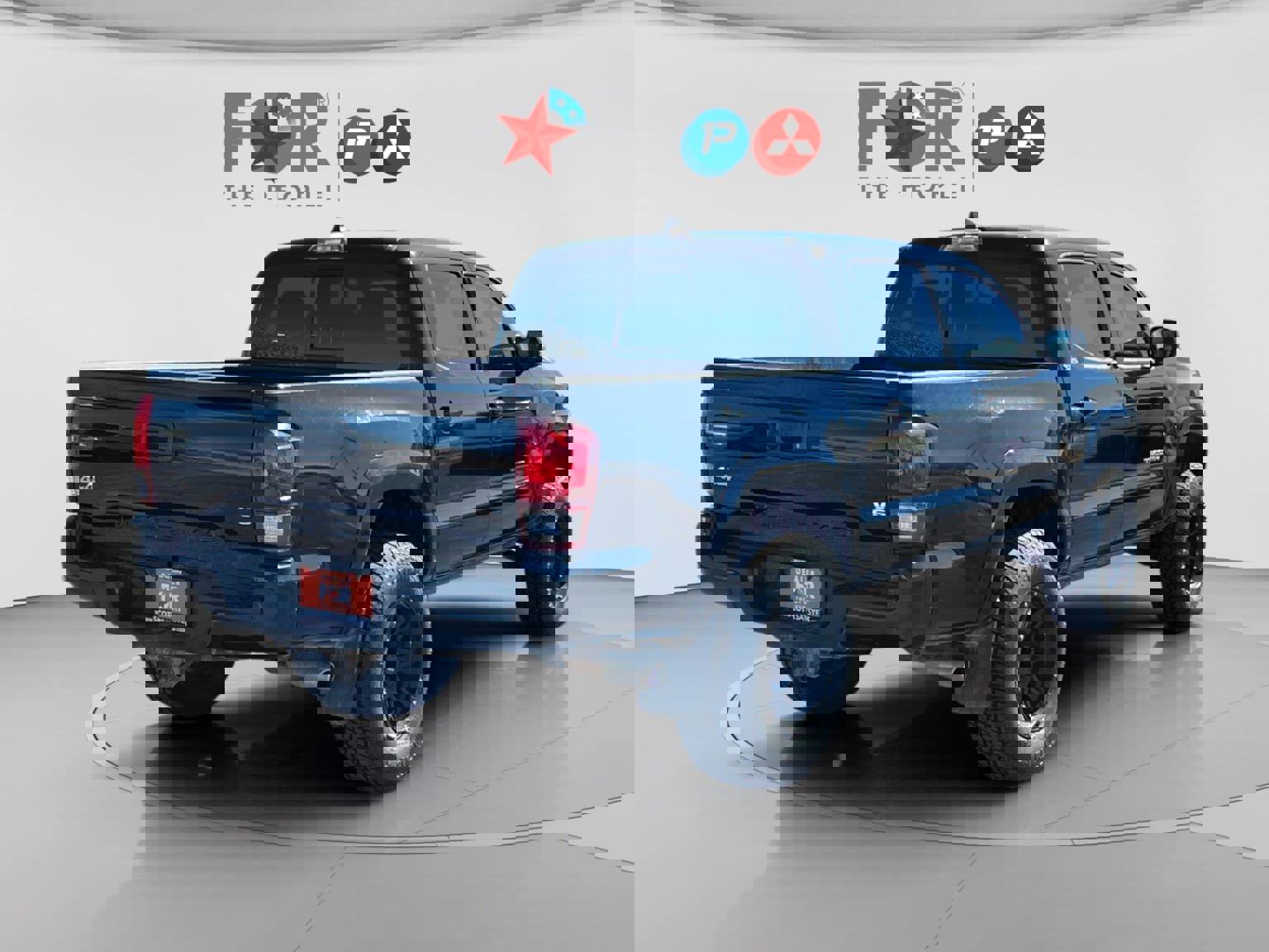 Used 2021 Toyota Tacoma SR5 w/ Technology Package image 5