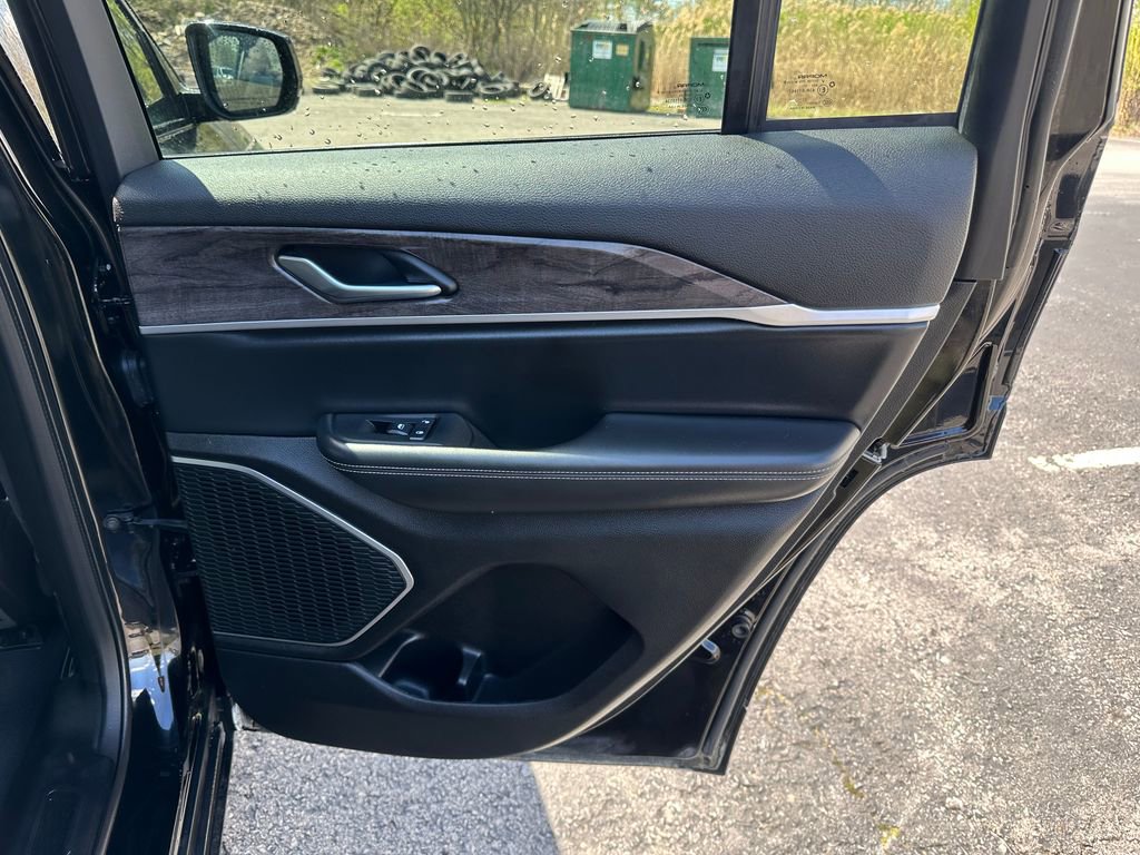 Certified 2022 Jeep Grand Cherokee Limited AWD/4WD image 28