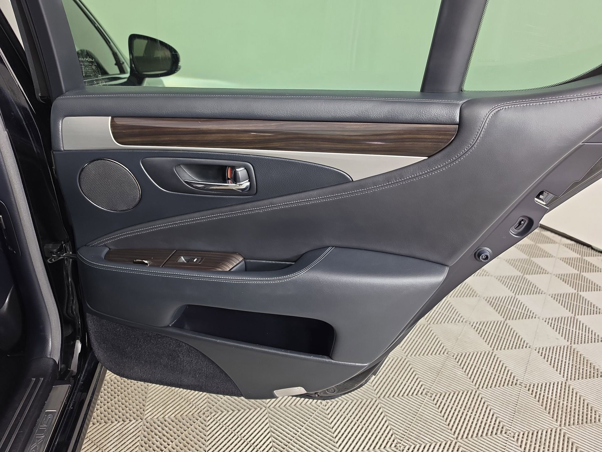 Used 2014 Lexus LS 460 w/ Comfort Package RWD image 43