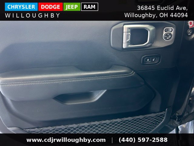 Used 2020 Jeep Wrangler Unlimited Sahara w/ Dual Top Group AWD/4WD image 17