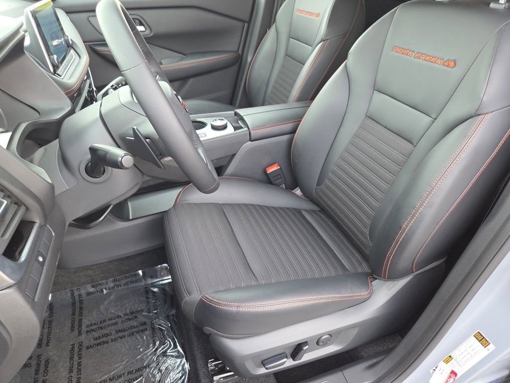 Used 2025 Nissan Rogue SV image 5