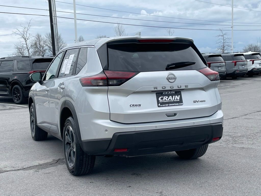 Used 2024 Nissan Rogue SV image 5