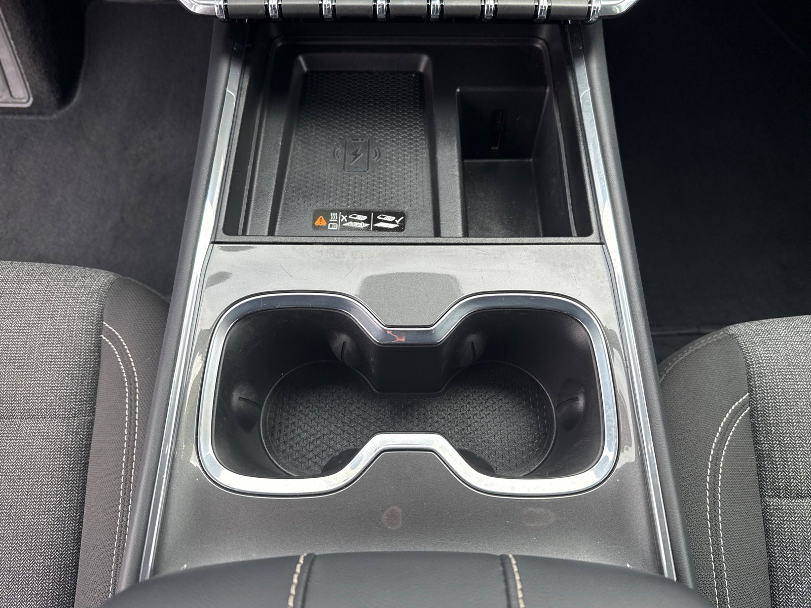 Used 2025 GMC Acadia Elevation image 15