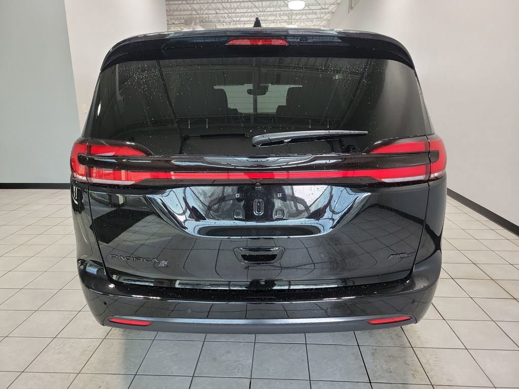New 2026 Chrysler Pacifica Select w/ S Appearance Package AWD/4WD image 5