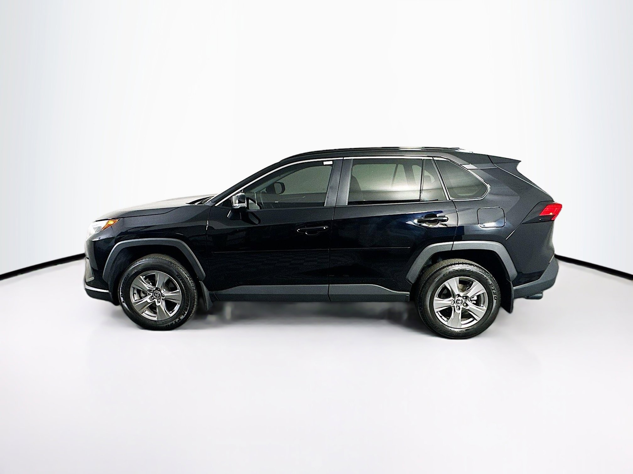 Used 2025 Toyota RAV4 XLE image 4