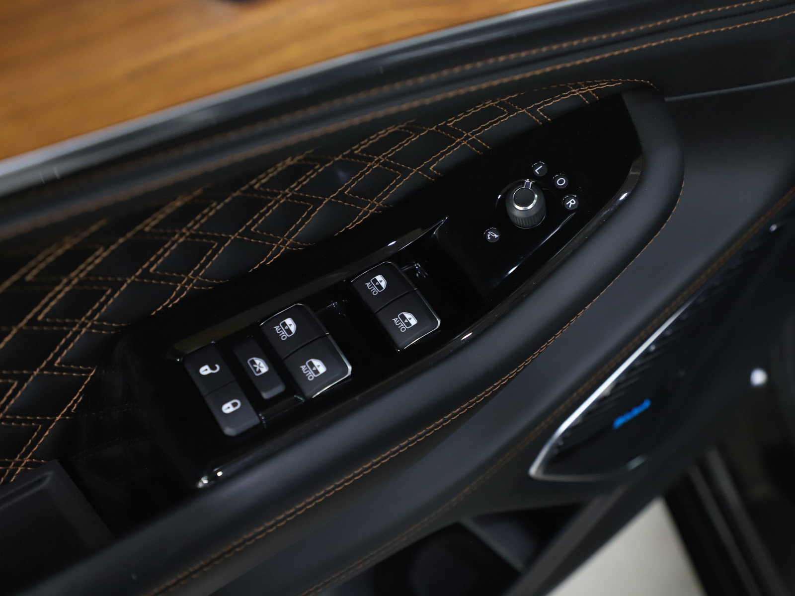 Used 2024 Jeep Grand Cherokee Summit AWD/4WD image 21