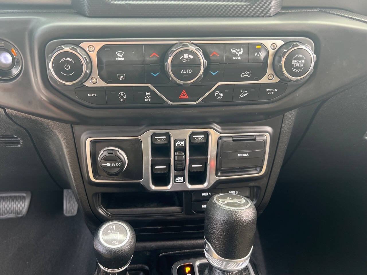Used 2018 Jeep Wrangler Unlimited Sport S AWD/4WD image 28
