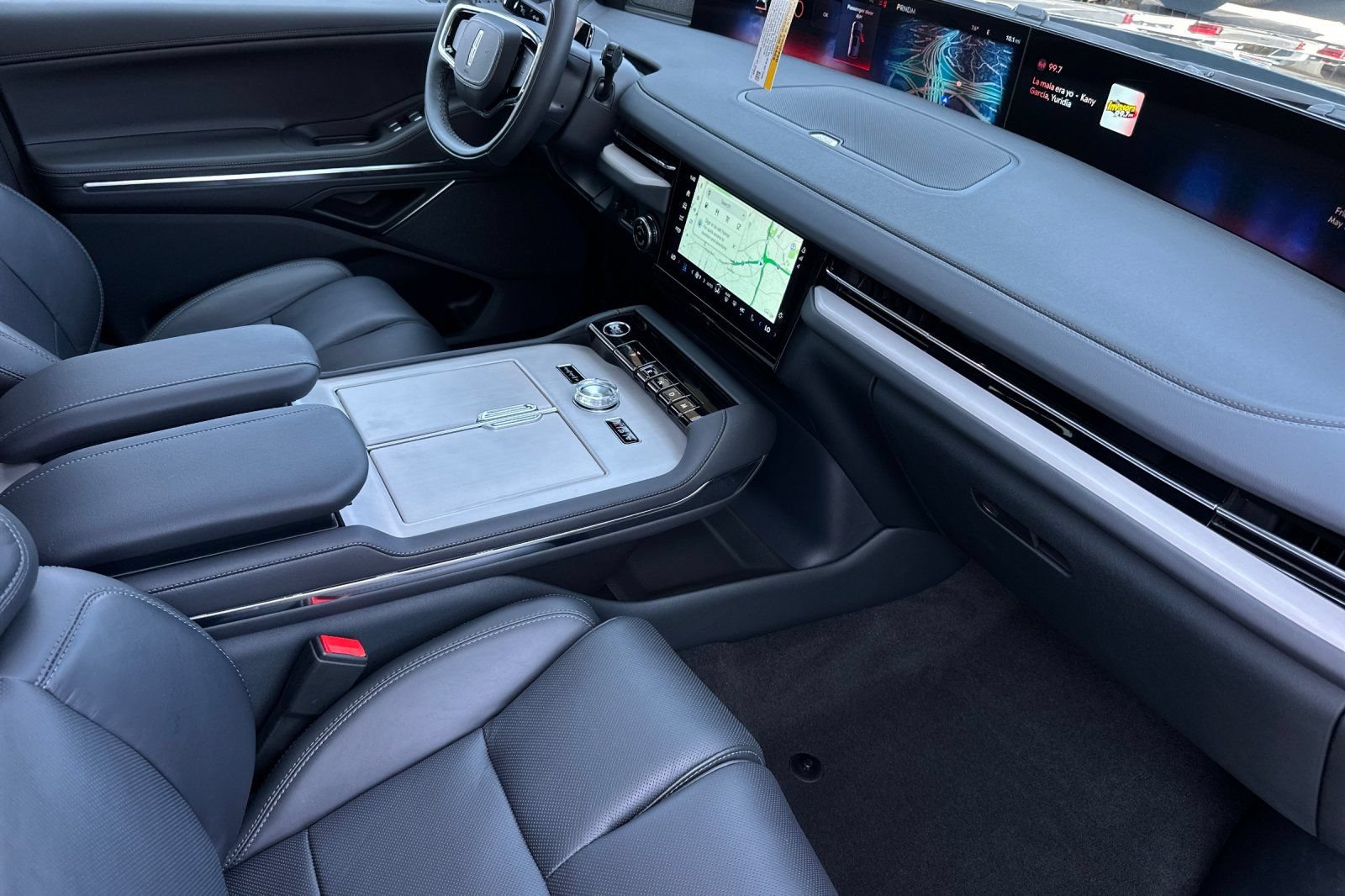 New 2026 Lincoln Navigator Reserve w/ Jet Appearance Package AWD/4WD image 16