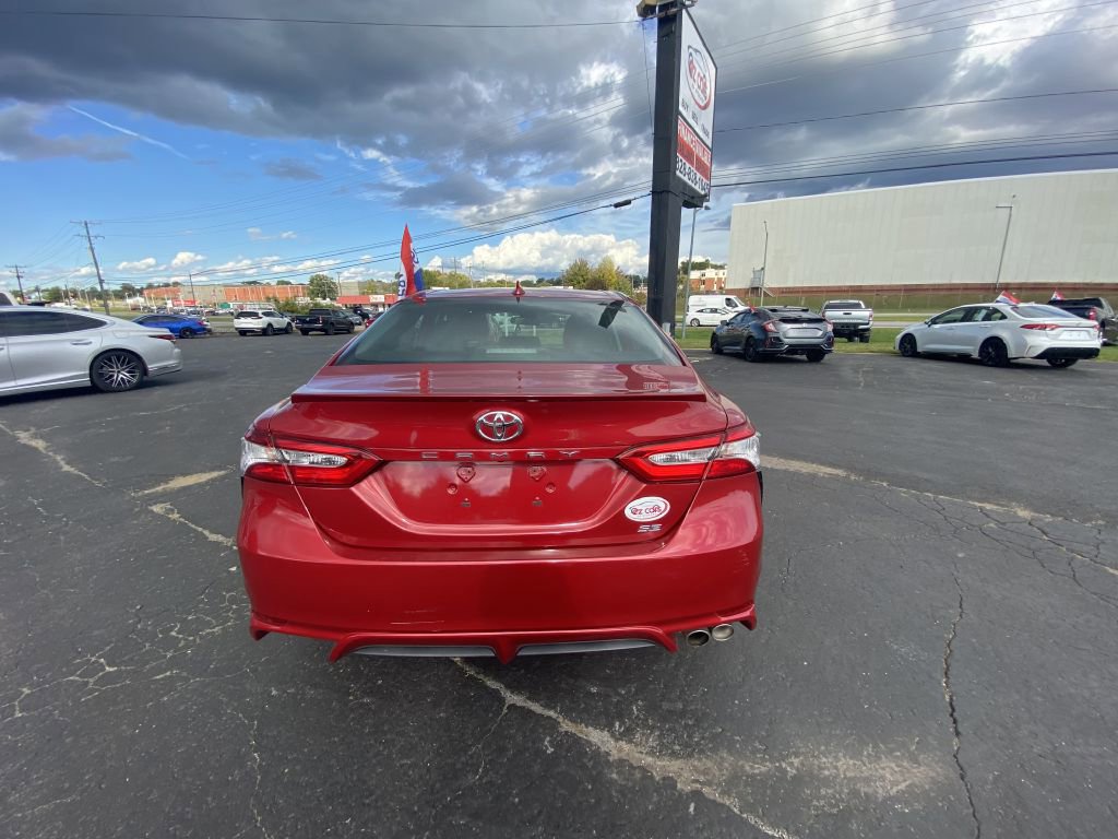 Used 2020 Toyota Camry SE image 3
