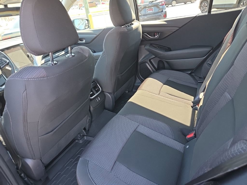 Used 2025 Subaru Outback Premium AWD/4WD image 17