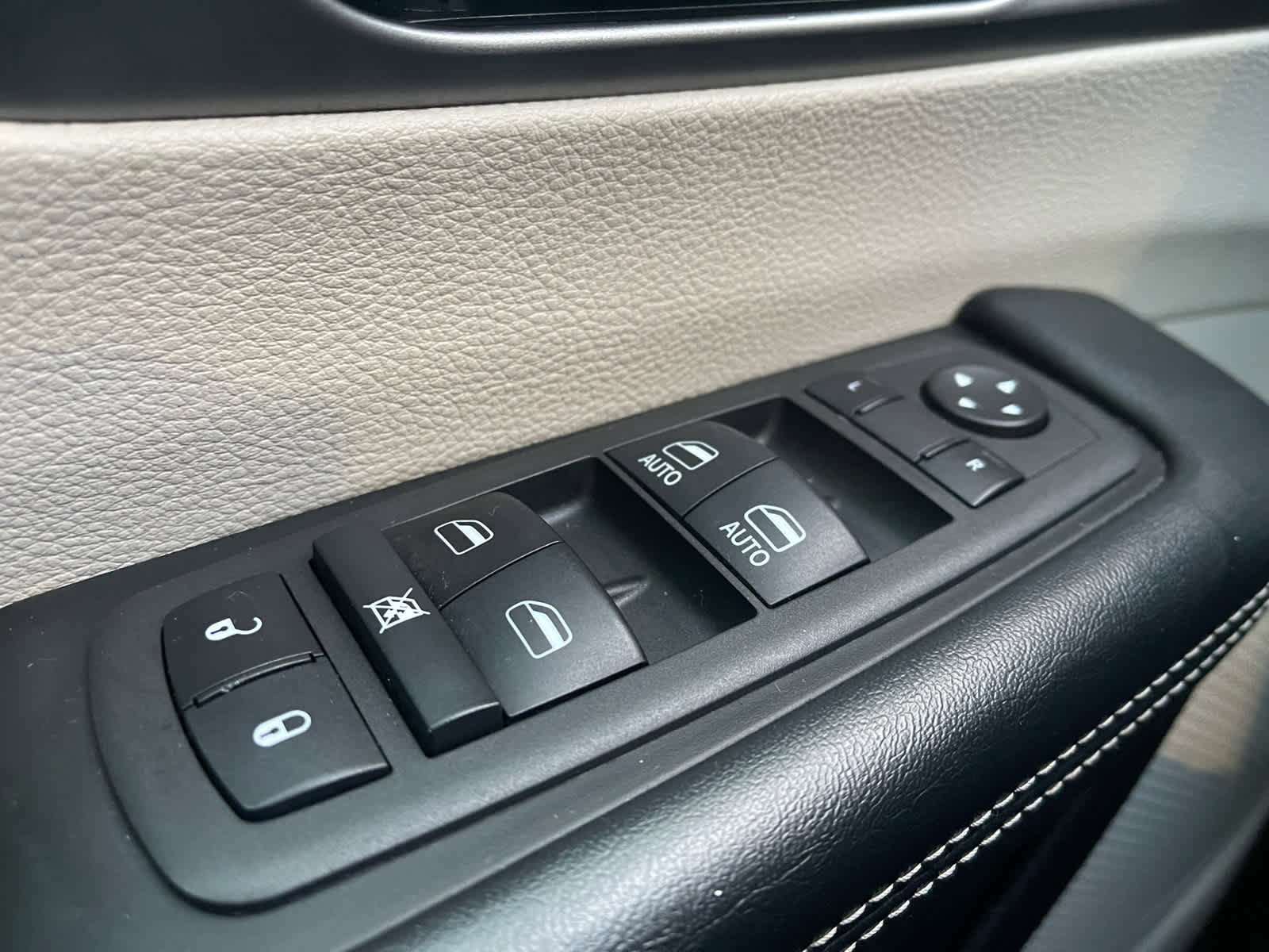 Used 2022 Chrysler Pacifica Touring-L image 19