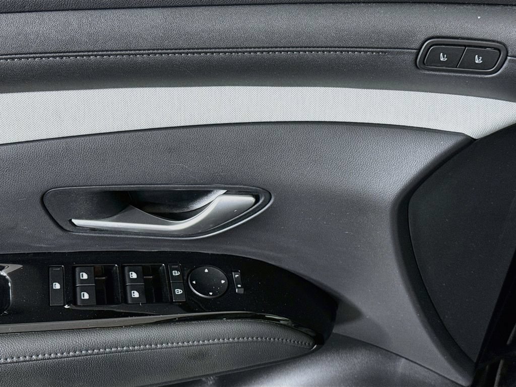 Certified 2025 Hyundai Santa Cruz Limited AWD/4WD image 25