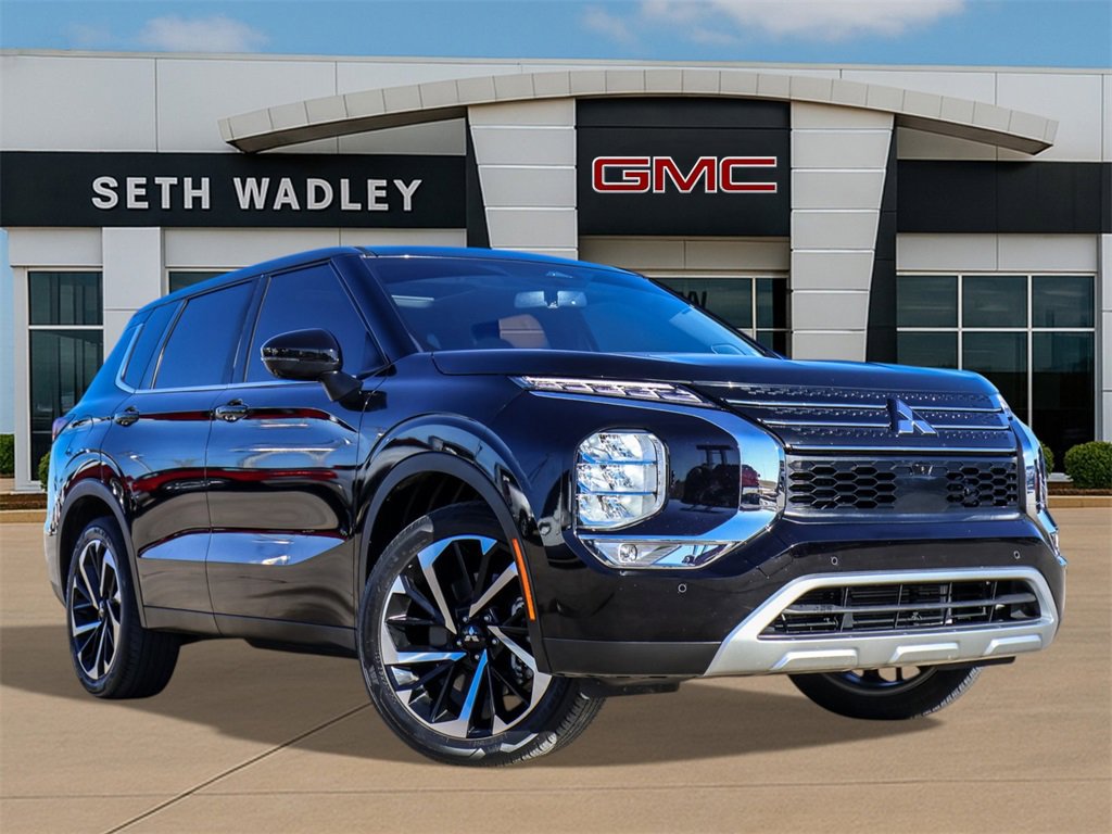 Used 2023 Mitsubishi Outlander SE image 1